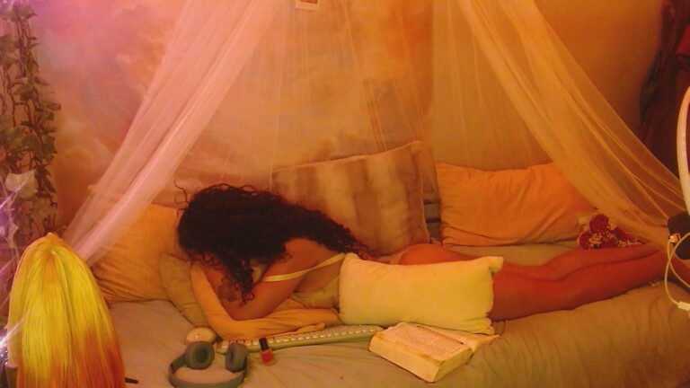 VegaVyxen_22's Streamate show and profile