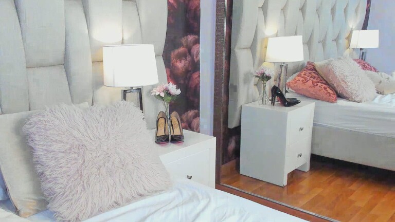 ValenShaw's Streamate show and profile