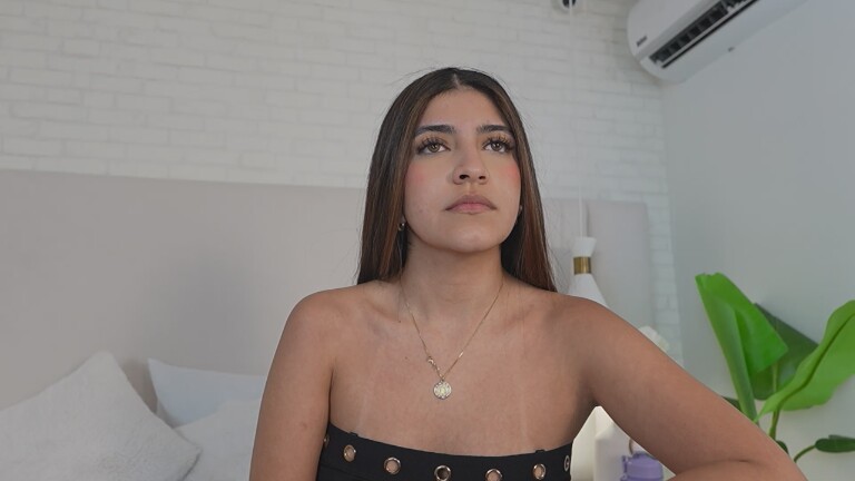 VictoriaJoliegb's Streamate show and profile