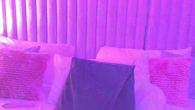 SamiLewis's Streamate show and profile