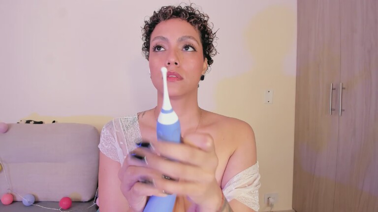 MartinaBrwn's Streamate show and profile