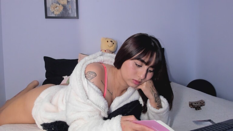 RoseHoldenn's Streamate show and profile