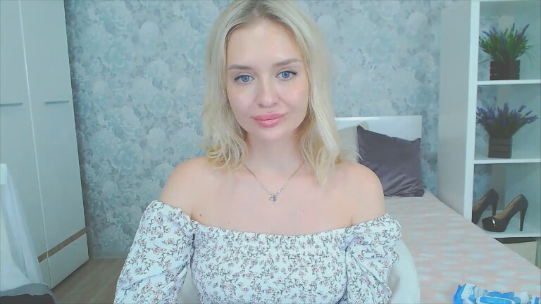 Lindy18's Streamate show and profile