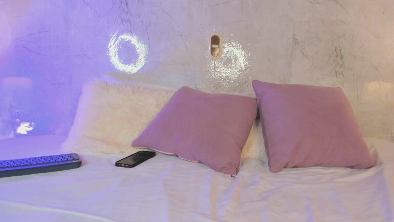 MiaBloomm's Streamate show and profile