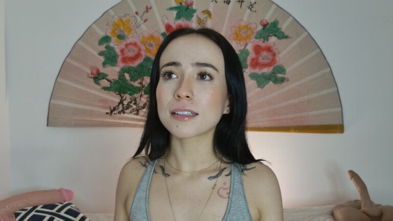 SweetSara33's Streamate show and profile