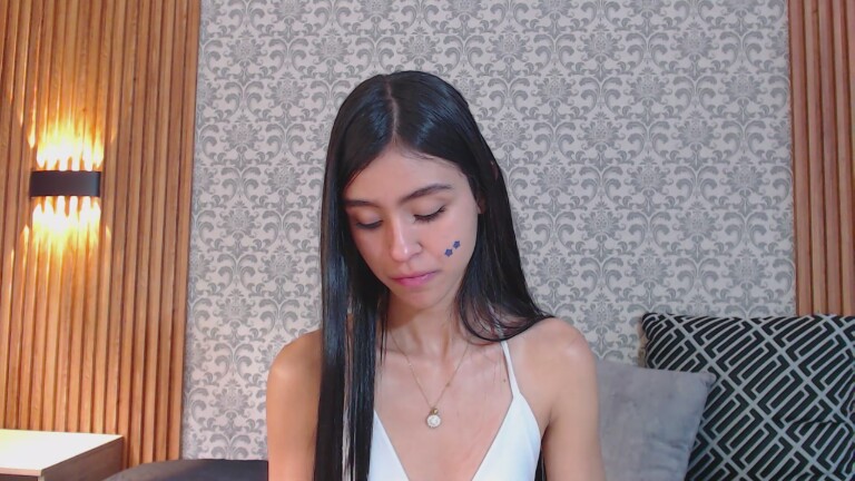 Charlotte_18's Streamate show and profile