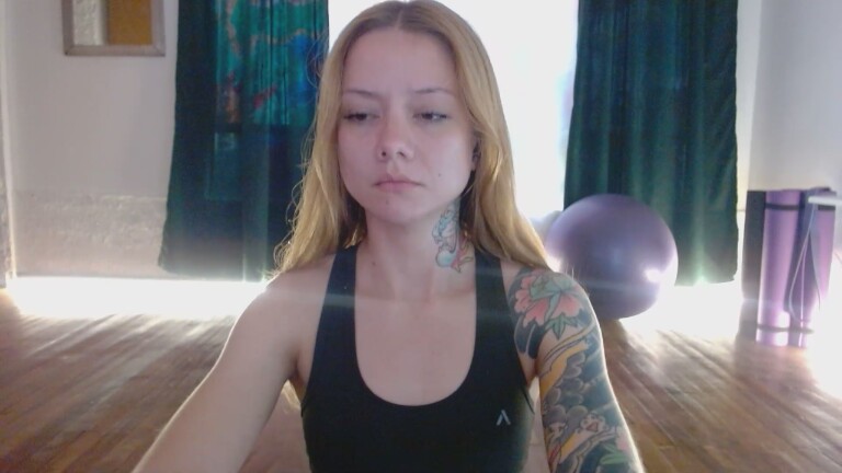 VicktoriaLou's Streamate show and profile