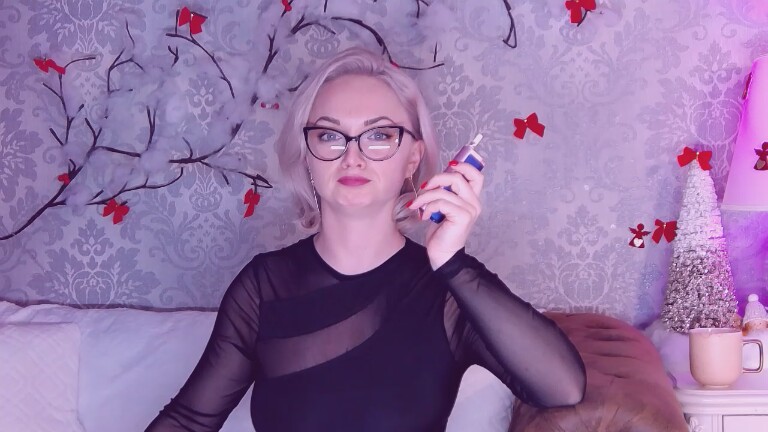 EllianaReese's Streamate show and profile