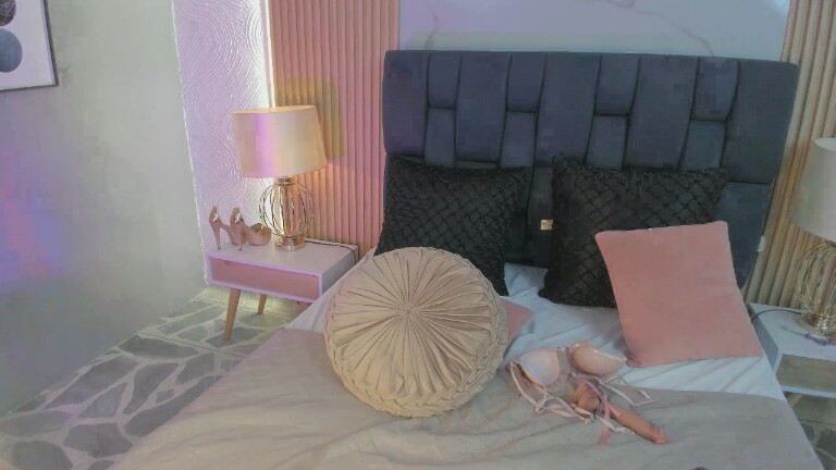 Violeta_Maddox's Streamate show and profile