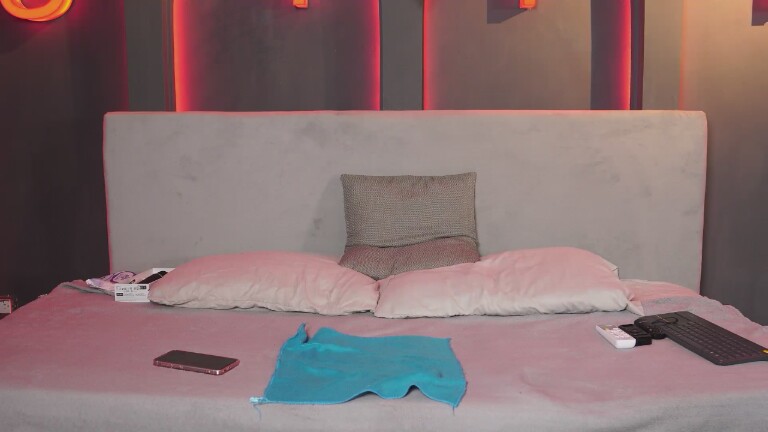 JuliaLaurent's Streamate show and profile