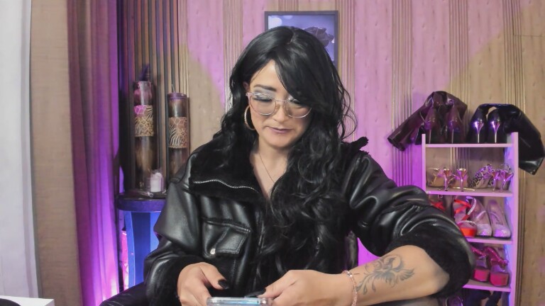 AdeleMour's Streamate show and profile