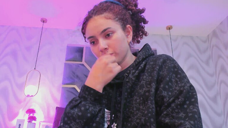 HollyJhonson's Streamate show and profile