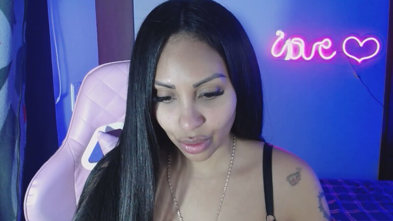 LATINA_BIG_CLITXXX's Streamate show and profile