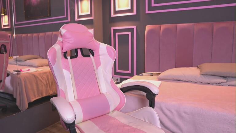 ZaraMiiuw's Streamate show and profile