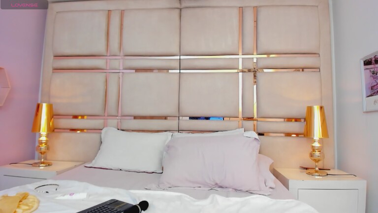 IsabellSanz's Streamate show and profile