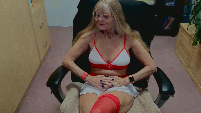 Redhotwifey's Streamate show and profile