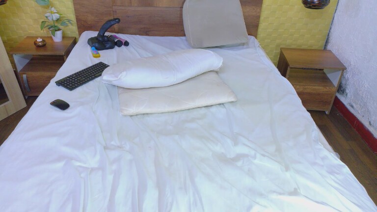 curvy_nahomy's Streamate show and profile