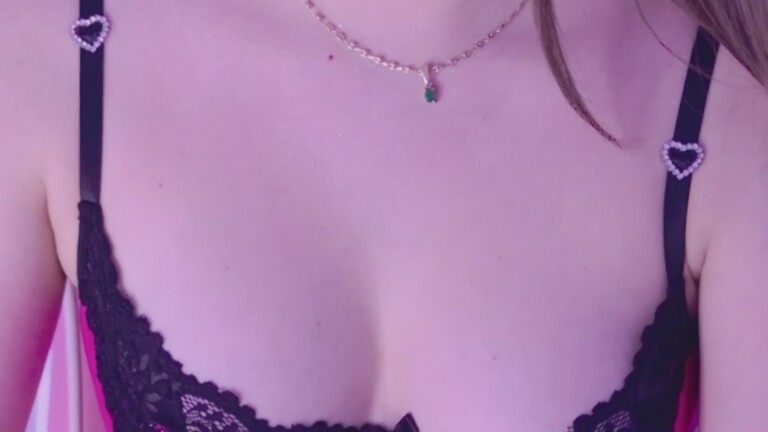 GatitaChan's Streamate show and profile