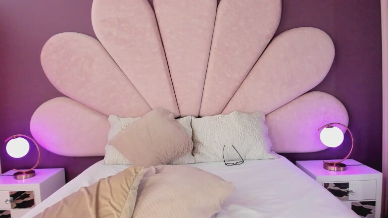 Emmy_Pierce's Streamate show and profile