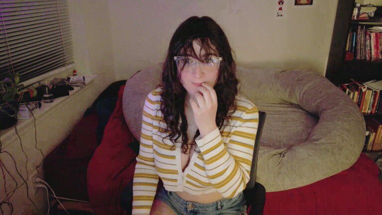 AdaraStray's Streamate show and profile