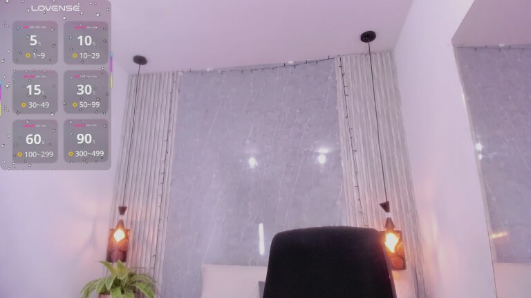 Lucia_Guzman's Streamate show and profile