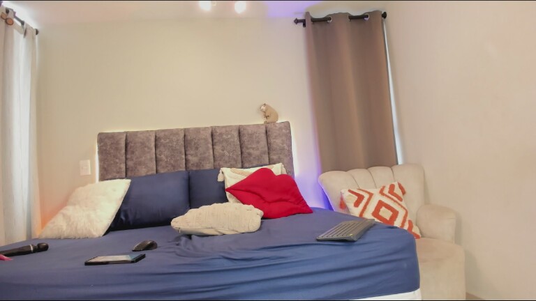 Scarletthred's Streamate show and profile