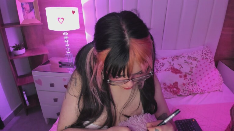 MaddieWaves's Streamate show and profile