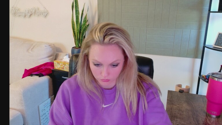 TheNaughtyNanny's Streamate show and profile