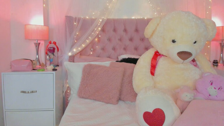 AlexandraWinterr's Streamate show and profile