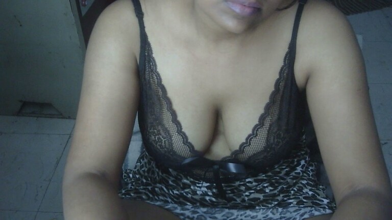 hottyriyaa's Streamate show and profile